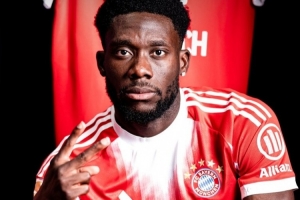 拜仁官方为阿方索-戴维斯庆生：我们迫不及待想看到你重返赛场！