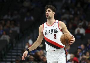 阿夫迪亚：我们小阵容依然具备高度和灵活性 能从1号位防到5号位