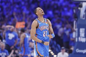 恐怖如斯！亚历山大总正负值仅队内第三 前二都是次轮秀