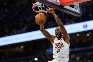 攻防一体！莫布里17中9得23分5板3助1断2帽 三分5中3