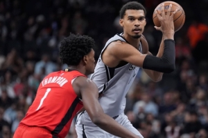 马刺绞赢火箭：泥淖战；约基奇的三双？不要了