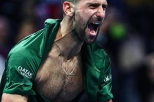 老夫聊发少年狂38岁德约夺冠后撕球衣激情庆祝，露出狂野胸毛