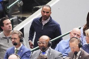 美记：在有机会获胜时大喊“解雇哈里森” 独行侠球迷已经受够了