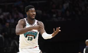 看着都疼！小贾伦-杰克逊击中阿努诺比面部 裁判吹普通进攻犯规