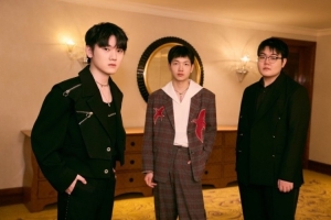 TES分享选手时尚照：竞燃之夜返图来啦 好久不见的桃仁们