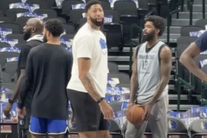 美记：浓眉的薪资&伤病让交易较难发生 他需要先减重到108kg以下