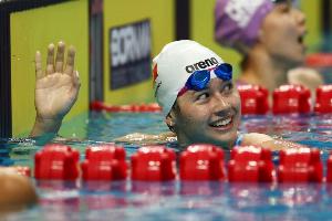 全运会女子100米自由泳预赛：何诗蓓总排名第一晋级，张雨霏弃权