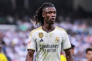 记者：卡马文加伤势非常轻微，他将提前返回马德里