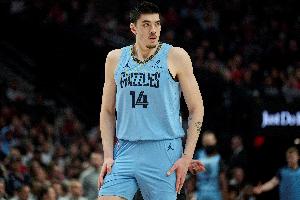 攻防状态还行！埃迪迎赛季首秀 6中3&9罚7中拿到13分7板2断2帽