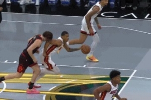 喝凉水都塞牙！公牛落后40多分 吉迪又被凯沙·约翰逊无意肘到