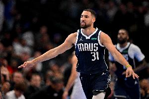 佛光重现！克莱侧翼接球三分再中 一节半已轰进4记三分