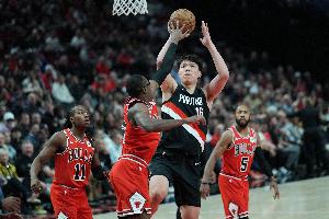 杨瀚森防守被针对&短板被放大 他需要多向克林根学防守