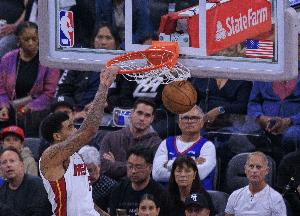 哈克斯：我们都在狠狠鞭策韦尔 他拥有无限潜力为他表现感到骄傲