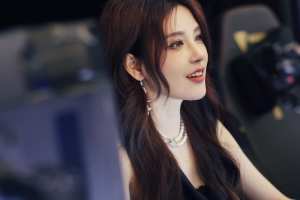 泽元余霜夫妻输嘛了！最佳主持希然领先20万票 最佳解说Rita小幅度领先