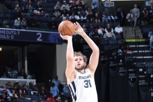 拼尽全力！兰代尔18中10砍26分10板 得分平生涯最高