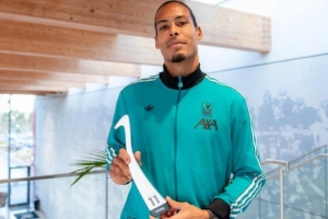 5次入选FIFPro年度最佳阵容！范戴克：来自同行的认可是最棒的