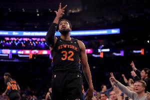 太猛了！唐斯半场11中7轰下17分6板 次节独得13分