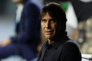 孔蒂：我们用胜利纪念马拉多纳 替补席算上2门将+2小将也才7个人