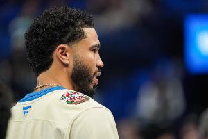 豪泽：塔图姆每天都在拼尽全力训练 虽然未登场但影响力贯穿全队