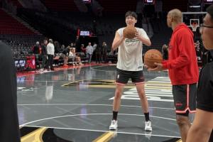 第一年对新秀来说是适应期 请大家多给杨瀚森一些耐心❤