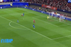 这不射门？维尼修斯倒三角，居莱尔禁区内不射门、传球没给好