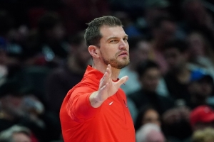 跑不动了？斯普利特：令人沮丧的是对面用我们擅长的方式赢了我们