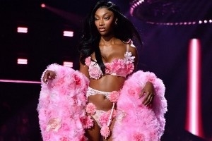 美媒调侃：有球迷宁愿不要50万奖金 也要和安吉尔·里斯吃顿饭