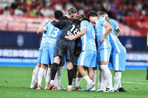 博主：河南队今天下午前往上海浦东，随后将与海港进行热身赛