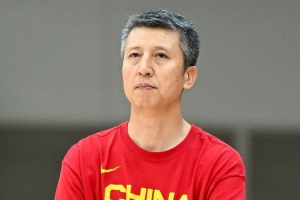 记者：三后卫防不了李贤重 中国男篮若有个李弘权类型的锋线多好