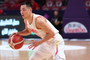 状态不佳！高诗岩半场3投0中&三分2中0 仅得0分3板1断