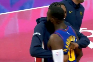 神经刀来了！小哈达威连中两记三分反超回来 此前三分5中0！