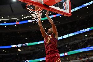 亏大了！亨特顺下单臂隔扣盖耶并喷垃圾话 后者直接推人吃T