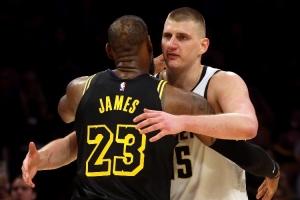 詹姆斯：在我交手过的球员里 没有人比约基奇更具统治力且更全面