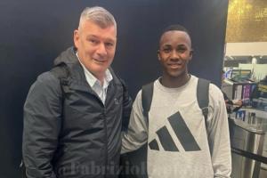 罗马诺：17岁中场奥罗斯科前往英格兰与曼联签约 转会费100万美元