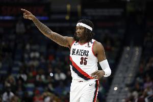 拓记：罗威是到期合同存在交易可能性 但不太可能换来一个首轮签