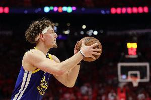 科尔：波杰打出赛季最好比赛之一 非常欣赏他接球投篮时的侵略性