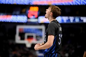 今天生涯首次30+？弗拉格上半场17中10砍下21分6篮板