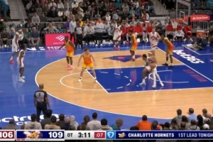 天亮了！小桥底角晃飞巴恩斯后淡定三分命中 黄蜂本场首次领先！