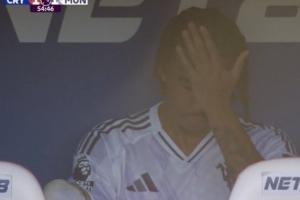 约罗送点后情绪低落，费迪南德发文鼓励：年轻人，路还长！