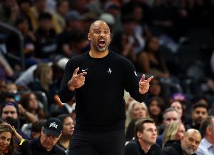 乌度卡：我们让乔治6投0中并有8次失误 显然对他防守得很成功