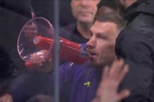 哲科赛后和佛罗伦萨球迷现场交流澄清言论，主帅：此前他被误解了