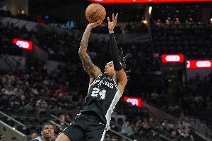 外线不准！马刺半场三分球20中5 森林狼则投出14中7