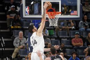 统治级！埃迪顺下起飞空接暴扣 砍下生涯首个得分30+