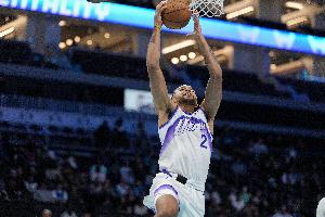 李凯尔出战25分钟&7中3拿7分3助3断1帽 出现5次犯规