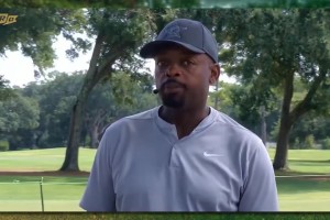 柔韧性无敌！文班亚马摔的瞬间也太吓人了，不过马上站起来！