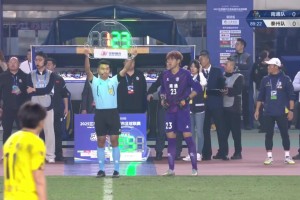 苏超决赛被拖入点球决战！终场哨响瞬间双方球员筋疲力尽