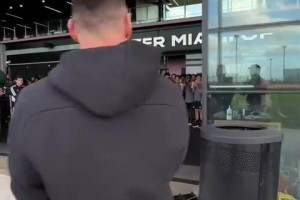 22年世界杯摩洛哥淘汰西班牙后，亚马尔穿着摩洛哥球衣嘲讽队友