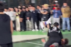 洁身自好！哈登妈妈：小时候女孩调戏哈登，他用球砸人家