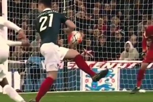 欧冠官推转发：这应该是梅西最为神奇的助攻之一