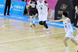 中国女篮第一个实战扣篮！2米26的张子宇在全运会上表演了扣篮